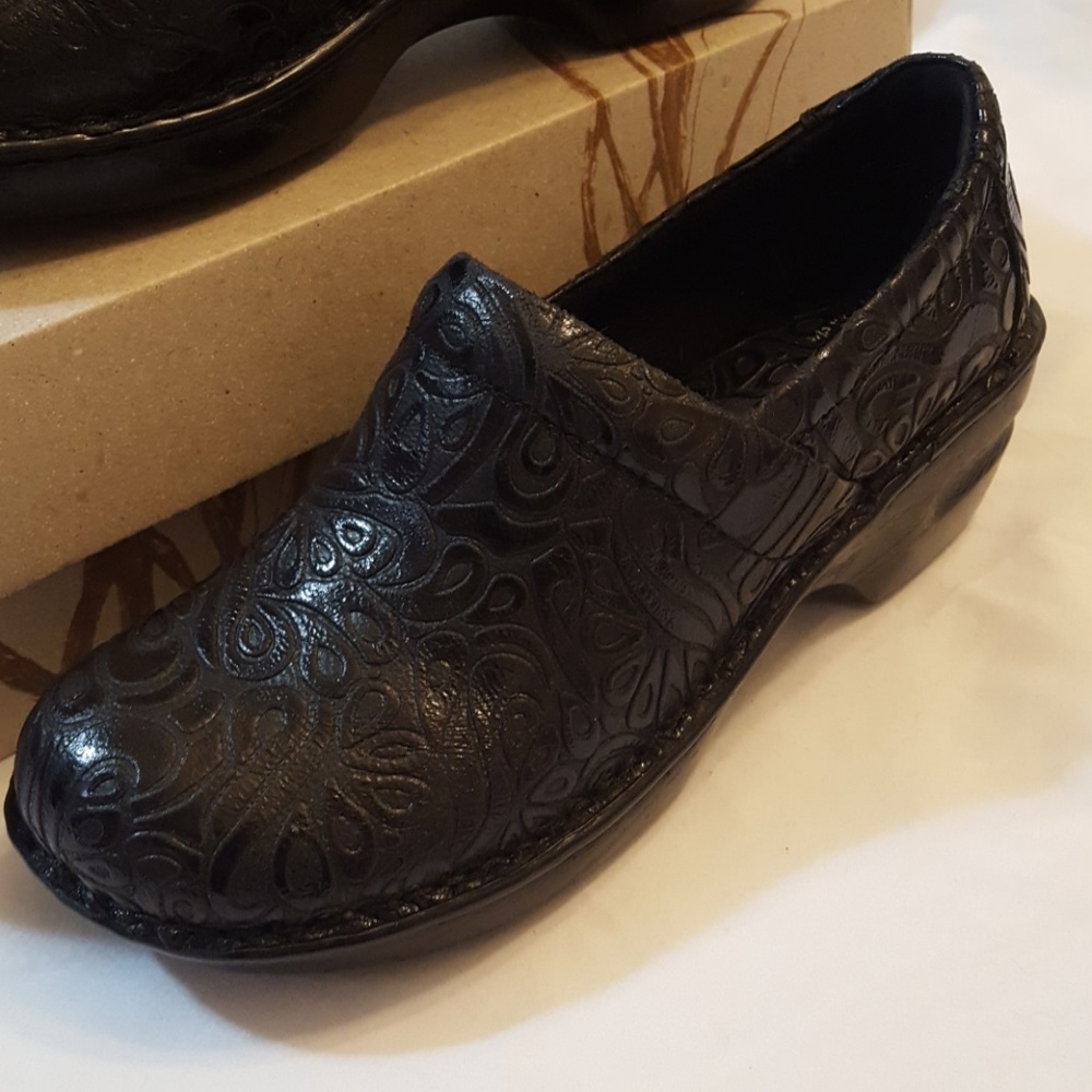 BOC Born Concept Black Leather Clogs Peggy Style